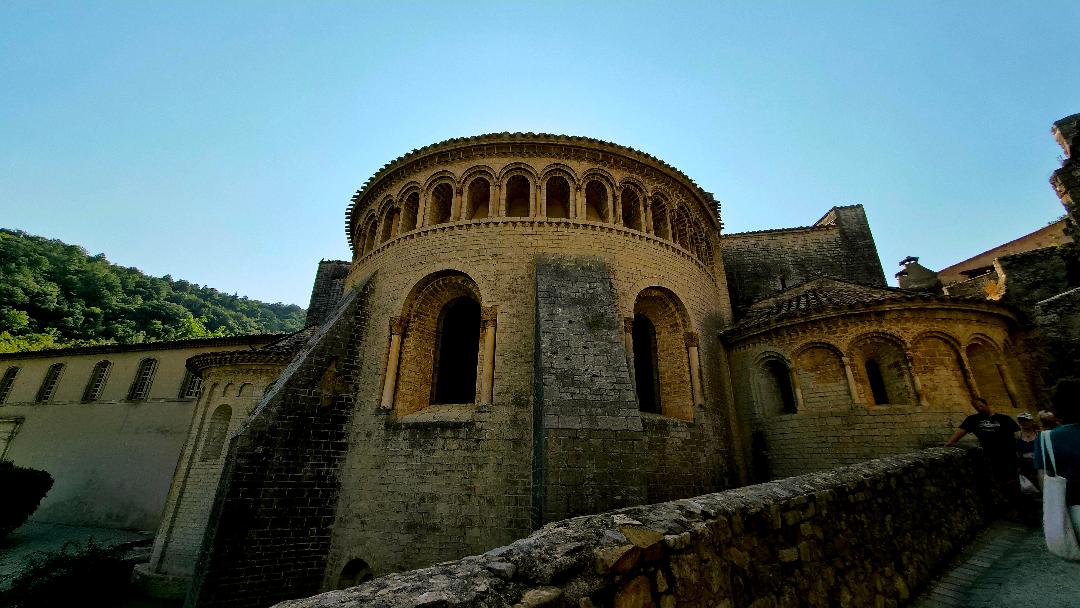 Saint-Guilhem-Le-Désert, un village médiéval charmant